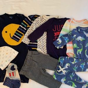 GAP BABY CLOTHES Lot of 11 pcs Romper Bodysuits pants socks mittens 6-12 months